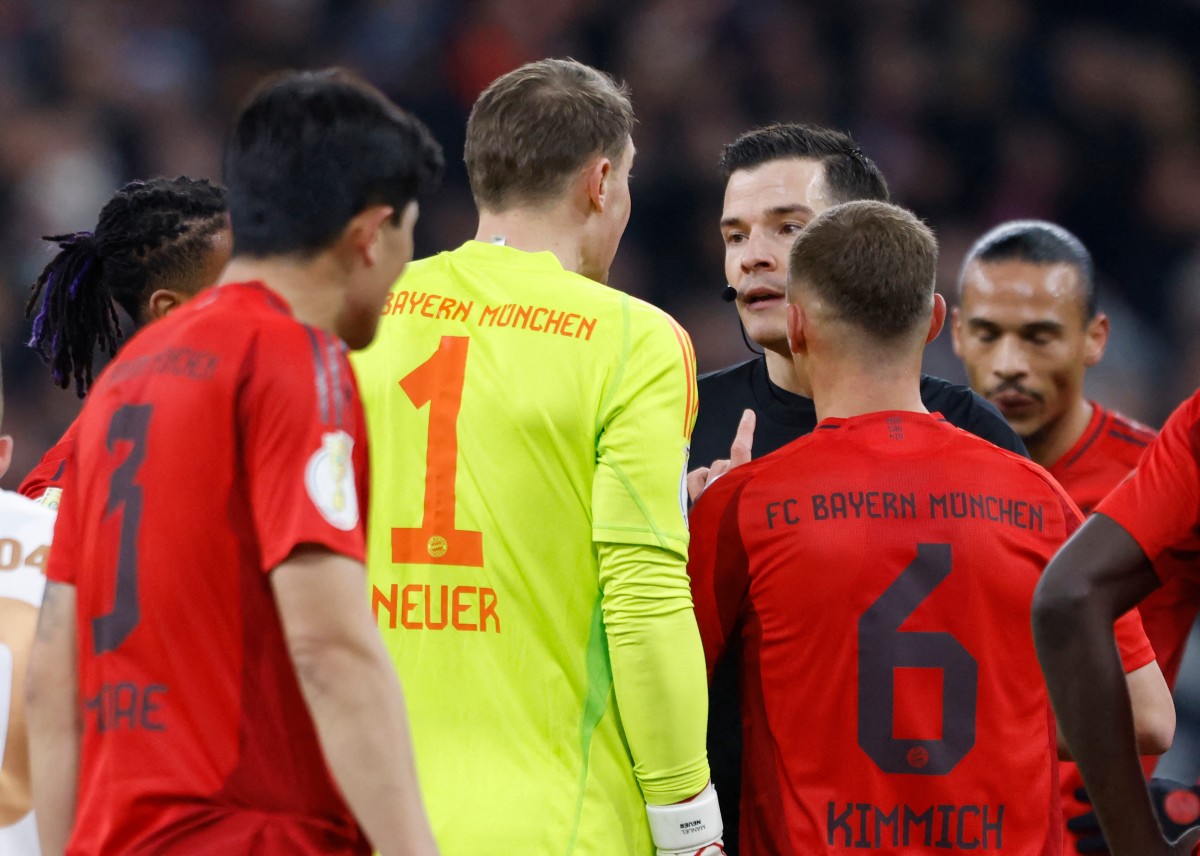 Manuel Neuer’s First Career Red Card in 866 Matches: A DFB Pokal Shock